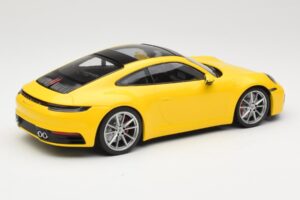 Porsche 911 992 Carrera 4S Amarillo Minichamps 1:18 155067320 Metal - imagen 2 de 6