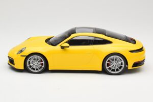 Porsche 911 992 Carrera 4S Amarillo Minichamps 1:18 155067320 Metal - imagen 3 de 6
