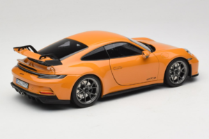 Porsche 911 992 GT3 Bahama Yellow Norev 1:18 187387 Metal - imagen 3 de 8