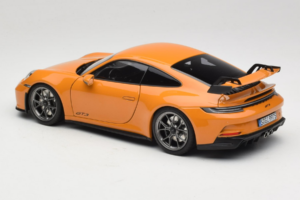Porsche 911 992 GT3 Bahama Yellow Norev 1:18 187387 Metal - imagen 7 de 8