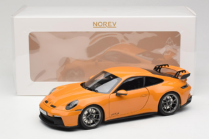 Porsche 911 992 GT3 Bahama Yellow Norev 1:18 187387 Metal - imagen 8 de 8