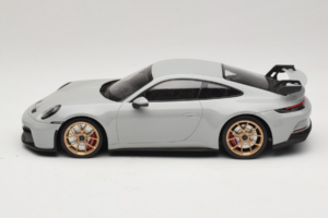 Porsche 911 992 GT3 Chalk Llantas Doradas Minichamps 1:18 117069001 Metal - imagen 3 de 6