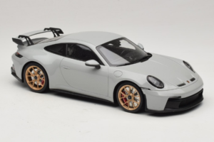 Porsche 911 992 GT3 Chalk Llantas Doradas Minichamps 1:18 117069001 Metal - imagen 4 de 6