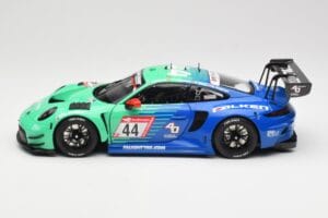 Porsche 911 992 GT3 R Falken #44 D. Eriksson / T. Heinemann 24 Hours of Nurburgring 2023 Minichamps 1:18 113236344 Metal - imagen 4 de 8