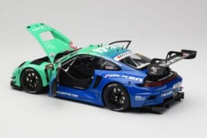 Porsche 911 992 GT3 R Falken #44 D. Eriksson / T. Heinemann 24 Hours of Nurburgring 2023 Minichamps 1:18 113236344 Metal - imagen 5 de 8