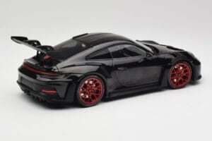 Porsche 911 992 GT3 RS Negro & Llantas Rojas & Decor Negro Minichamps 1:18 153062240 Metal - imagen 2 de 6