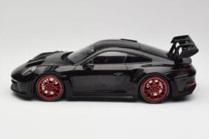 Porsche 911 992 GT3 RS Negro & Llantas Rojas & Decor Negro Minichamps 1:18 153062240 Metal - imagen 3 de 6