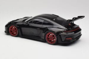 Porsche 911 992 GT3 RS Negro & Llantas Rojas & Decor Negro Minichamps 1:18 153062240 Metal - imagen 5 de 6