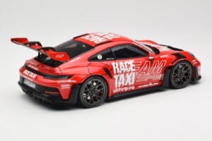 Porsche 911 992 GT3 RS Getspeed Race Taxi Guards Red Minichamps 1:18 110062040 Metal - imagen 3 de 8