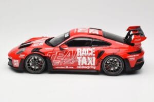 Porsche 911 992 GT3 RS Getspeed Race Taxi Guards Red Minichamps 1:18 110062040 Metal - imagen 4 de 8