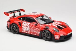 Porsche 911 992 GT3 RS Getspeed Race Taxi Guards Red Minichamps 1:18 110062040 Metal - imagen 6 de 8