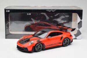 Porsche 911 992 GT3 RS Guards Naranja & Llantas Plata Minichamps 1:18 911992002 Metal - imagen 6 de 6