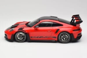 Porsche 911 992 GT3 RS Guards Rojo & Llantas Plata Weissach Package Minichamps 1:18 153062246 Metal - imagen 3 de 6