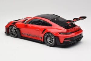 Porsche 911 992 GT3 RS Guards Rojo & Llantas Plata Weissach Package Minichamps 1:18 153062246 Metal - imagen 5 de 6