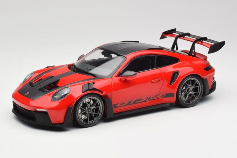 Porsche 911 992 GT3 RS Guards Rojo & Llantas Plata Weissach Package Minichamps 1:18 153062246 Metal