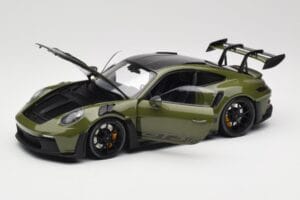 Porsche 911 992 GT3 RS Nato Olive & Black Wheels Minichamps 1:18 110062027 Metal - imagen 2 de 8