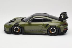 Porsche 911 992 GT3 RS Nato Olive & Black Wheels Minichamps 1:18 110062027 Metal - imagen 4 de 8