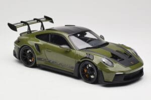 Porsche 911 992 GT3 RS Nato Olive & Black Wheels Minichamps 1:18 110062027 Metal - imagen 6 de 8
