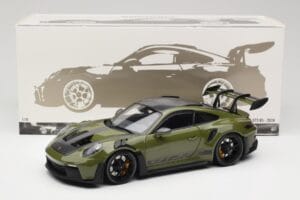 Porsche 911 992 GT3 RS Nato Olive & Black Wheels Minichamps 1:18 110062027 Metal - imagen 8 de 8