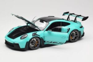 Porsche 911 992 GT3 RS Python Green & Dark Silver Wheels Minichamps 1:18 110062026 Metal - imagen 2 de 8