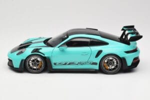 Porsche 911 992 GT3 RS Python Green & Dark Silver Wheels Minichamps 1:18 110062026 Metal - imagen 4 de 8