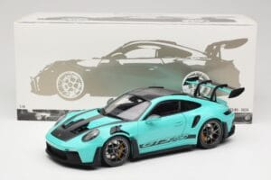 Porsche 911 992 GT3 RS Python Green & Dark Silver Wheels Minichamps 1:18 110062026 Metal - imagen 8 de 8