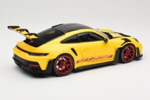 Porsche 911 992 GT3 RS Racing Yellow Weissach Package & Red Wheels Minichamps 1:18 110062025 Metal - imagen 3 de 8