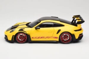 Porsche 911 992 GT3 RS Racing Yellow Weissach Package & Red Wheels Minichamps 1:18 110062025 Metal - imagen 4 de 8