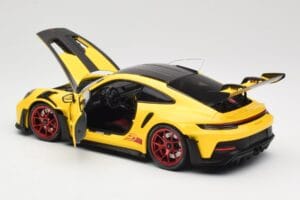 Porsche 911 992 GT3 RS Racing Yellow Weissach Package & Red Wheels Minichamps 1:18 110062025 Metal - imagen 5 de 8