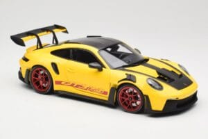 Porsche 911 992 GT3 RS Racing Yellow Weissach Package & Red Wheels Minichamps 1:18 110062025 Metal - imagen 6 de 8
