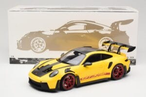 Porsche 911 992 GT3 RS Racing Yellow Weissach Package & Red Wheels Minichamps 1:18 110062025 Metal - imagen 8 de 8