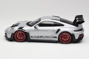 Porsche 911 992 GT3 RS Plata & Llantas Rojas Minichamps 1:18 153062241 Metal - imagen 3 de 6