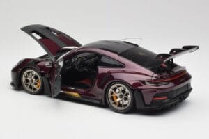 Porsche 911 992 GT3 RS Ultravioleta & Llantas Plata Minichamps 1:18 110062029 Metal - imagen 5 de 8
