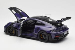 Porsche 911 992 GT3 RS Weissach Package Ultraviolet Norev 1:18 187368 Metal - imagen 5 de 8