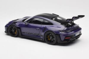 Porsche 911 992 GT3 RS Weissach Package Ultraviolet Norev 1:18 187368 Metal - imagen 7 de 8
