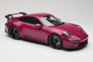 Porsche 911 992 GT3 Ruby Star Neo Red GT Spirit 1:12 GT536 Resina - imagen 4 de 6