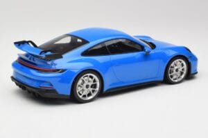 Porsche 911 992 GT3 Shark Azul & Llantas Plata Minichamps 1:18 143069015 Resina - imagen 2 de 6