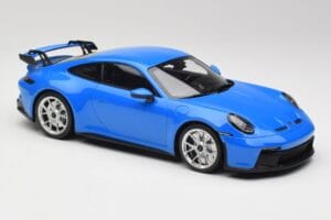 Porsche 911 992 GT3 Shark Azul & Llantas Plata Minichamps 1:18 143069015 Resina - imagen 4 de 6
