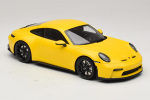 Porsche 911 992 GT3 Touring Amarillo Llantas Negras Minichamps 1:18 117069021 Metal - imagen 4 de 6