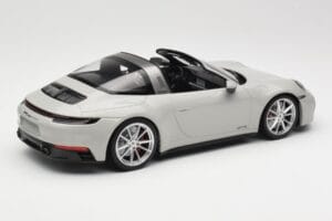 Porsche 911 992 Targa 4 GTS Gris Minichamps 1:18 155061064 Metal - imagen 2 de 6