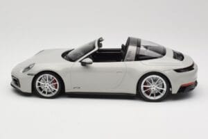 Porsche 911 992 Targa 4 GTS Gris Minichamps 1:18 155061064 Metal - imagen 3 de 6