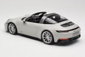 Porsche 911 992 Targa 4 GTS Gris Minichamps 1:18 155061064 Metal - imagen 5 de 6