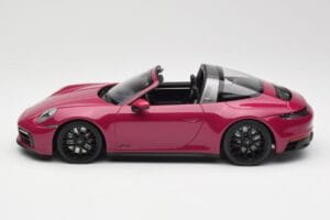 Porsche 911 992 Targa 4 GTS Rubystar Minichamps 1:18 155061066 Metal - imagen 3 de 6