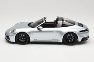 Porsche 911 992 Targa 4 GTS Plata Minichamps 1:18 155061061 Metal - imagen 3 de 6