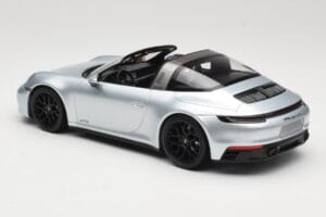Porsche 911 992 Targa 4 GTS Plata Minichamps 1:18 155061061 Metal - imagen 5 de 6