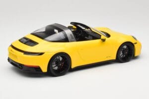 Porsche 911 992 Targa 4 GTS Amarillo Minichamps 1:18 153061064 Metal - imagen 2 de 6