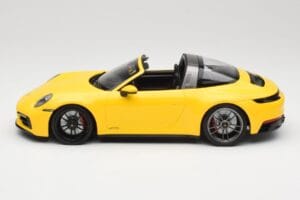 Porsche 911 992 Targa 4 GTS Amarillo Minichamps 1:18 153061064 Metal - imagen 3 de 6