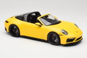 Porsche 911 992 Targa 4 GTS Amarillo Minichamps 1:18 153061064 Metal - imagen 4 de 6