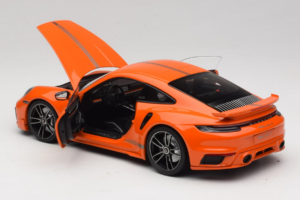 Porsche 911 992 Turbo S Coupe Sport Design Naranja Minichamps 1:18 113069074 Metal - imagen 5 de 8