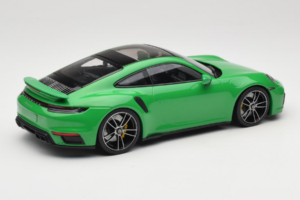 Porsche 911 992 Turbo S Verde Minichamps 1:18 153069077 Metal - imagen 2 de 6